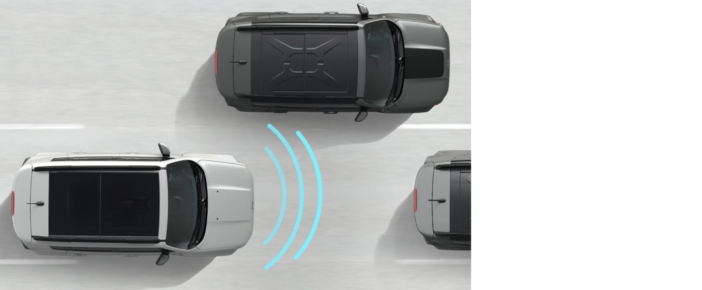 An illustration of the sensors monitoring the area in front of the 2020 Jeep Renegade, detecting a vehicle ahead.