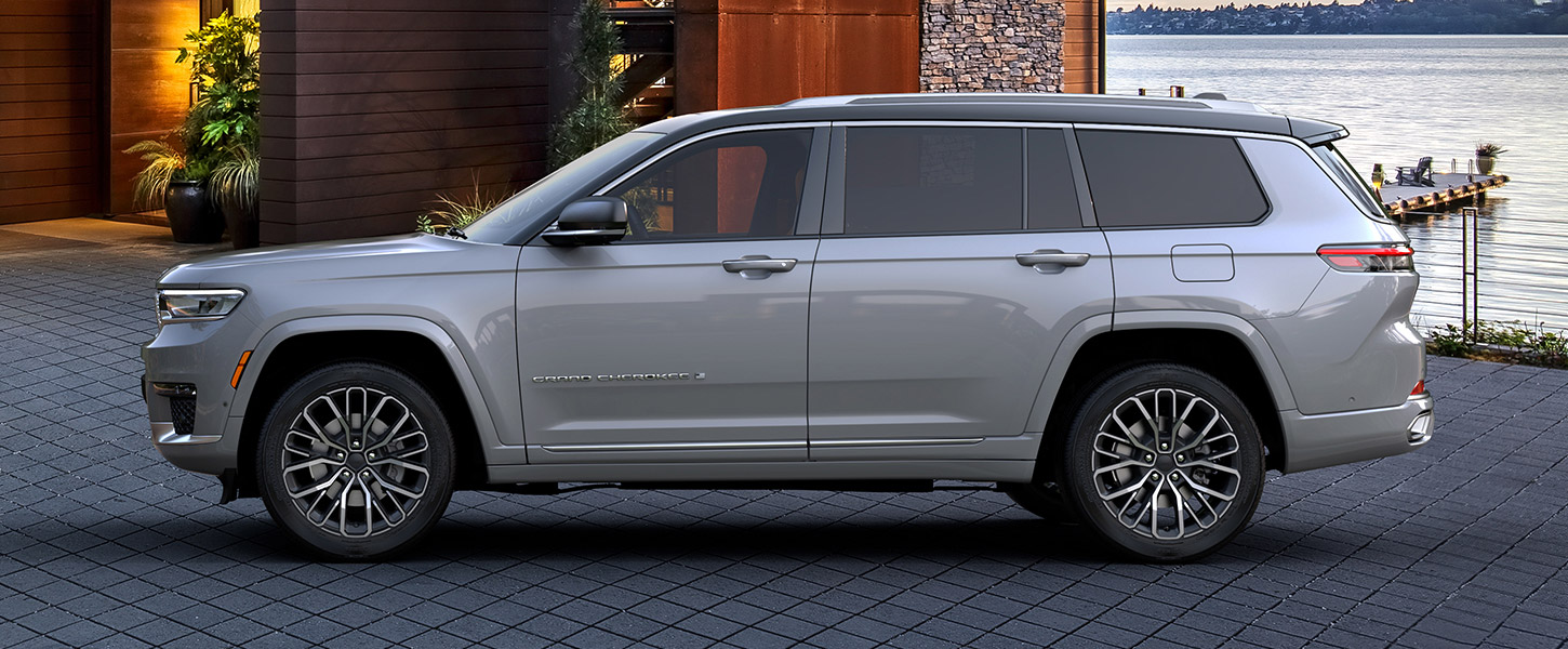 A slider that, begins with an exterior profile view of the three-row 2023 Jeep Grand Cherokee and when pulled back, reveals an interior view of all three rows of seats inside.