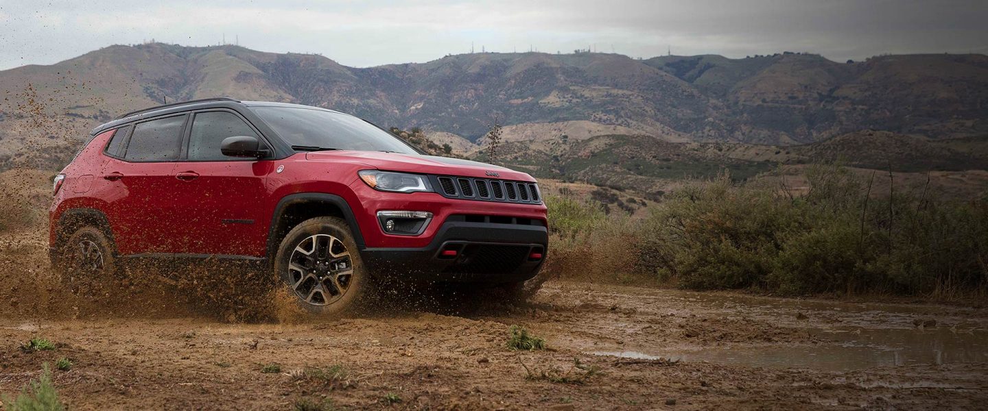 2019-Jeep-Compass-Overview-Hero-Trailhawk