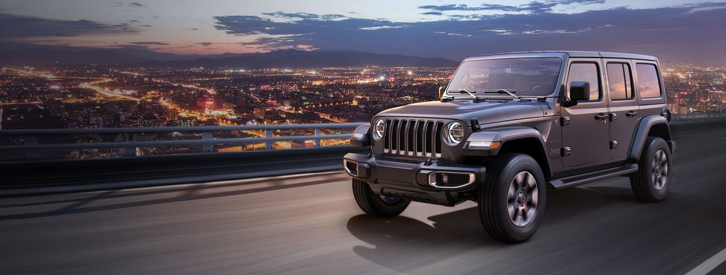 2019-Jeep-Wrangler-Overview-Hero-1-Sahara-City